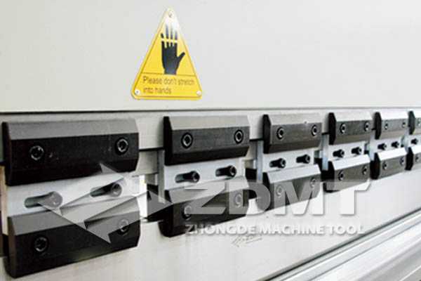 模具夾具.jpg 模具夾具.jpg