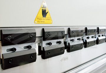 折彎?rùn)C(jī)夾具.jpg 折彎?rùn)C(jī)夾具.jpg