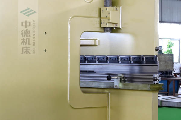 ZDP-16060加強型喉口,有效抵抗機架受力變形.jpg ZDP-16060加強型喉口,有效抵抗機架受力變形.jpg