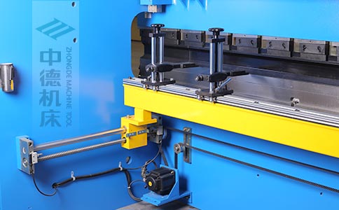 ZDPK-8025高精度滾珠絲桿后檔料結構,可調式檔指,手搖升降,可適應不同模具;橫梁雙線軌設計,零游隙.jpg ZDPK-8025高精度滾珠絲桿后檔料結構,可調式檔指,手搖升降,可適應不同模具;橫梁雙線軌設計,零游隙.jpg