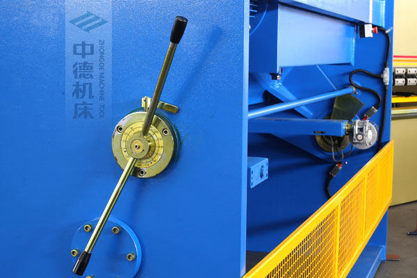 ZDS-432剪板機刀片間隙手動調節器,刻度清淅,調節省力又簡便.jpg ZDS-432剪板機刀片間隙手動調節器,刻度清淅,調節省力又簡便.jpg